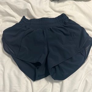 Lululemon Hotty Hot 2.5in shorts